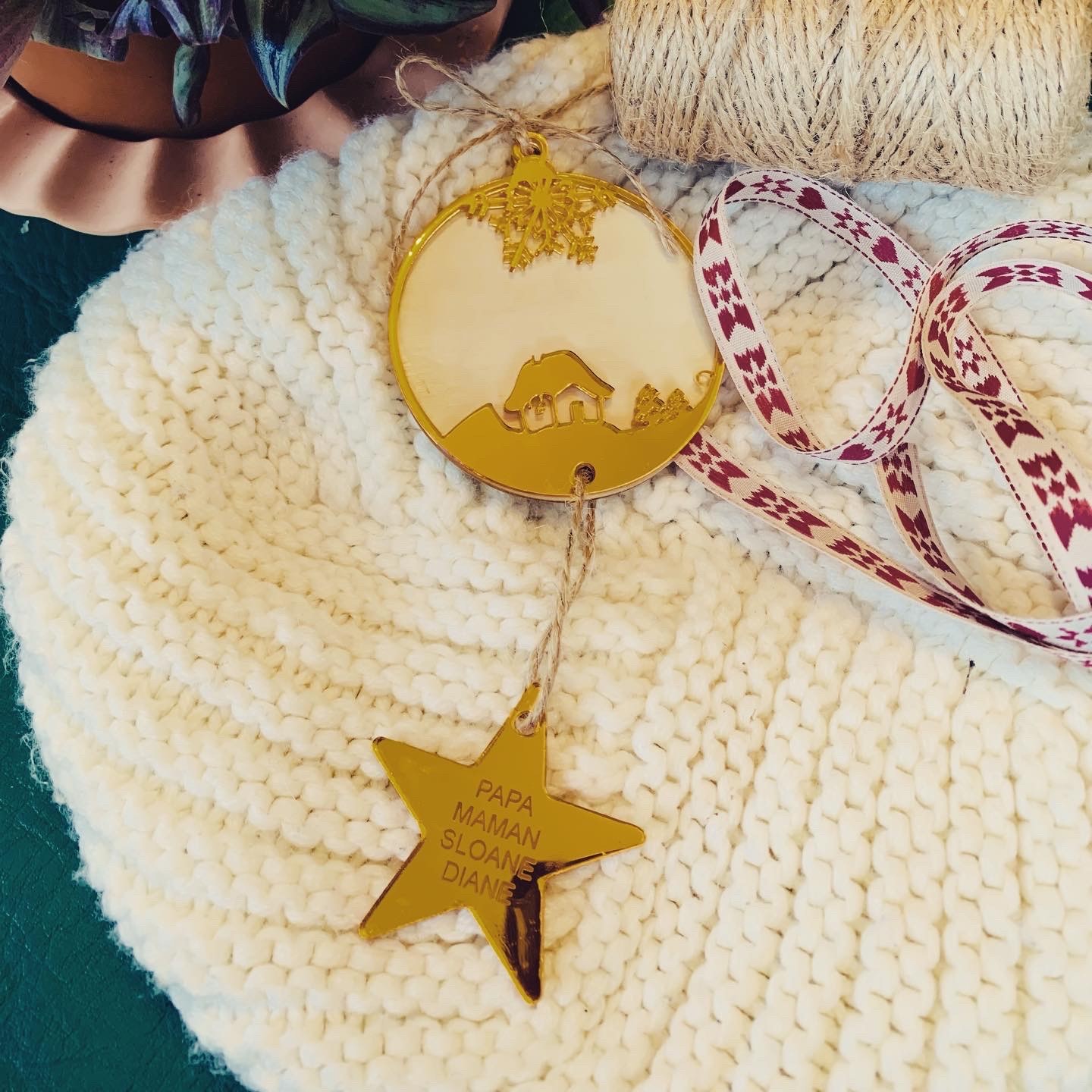 Boule de Noel et médaillon