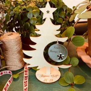 SAPIN EN BOIS ET PLEXIGLAS PERSONNALISE