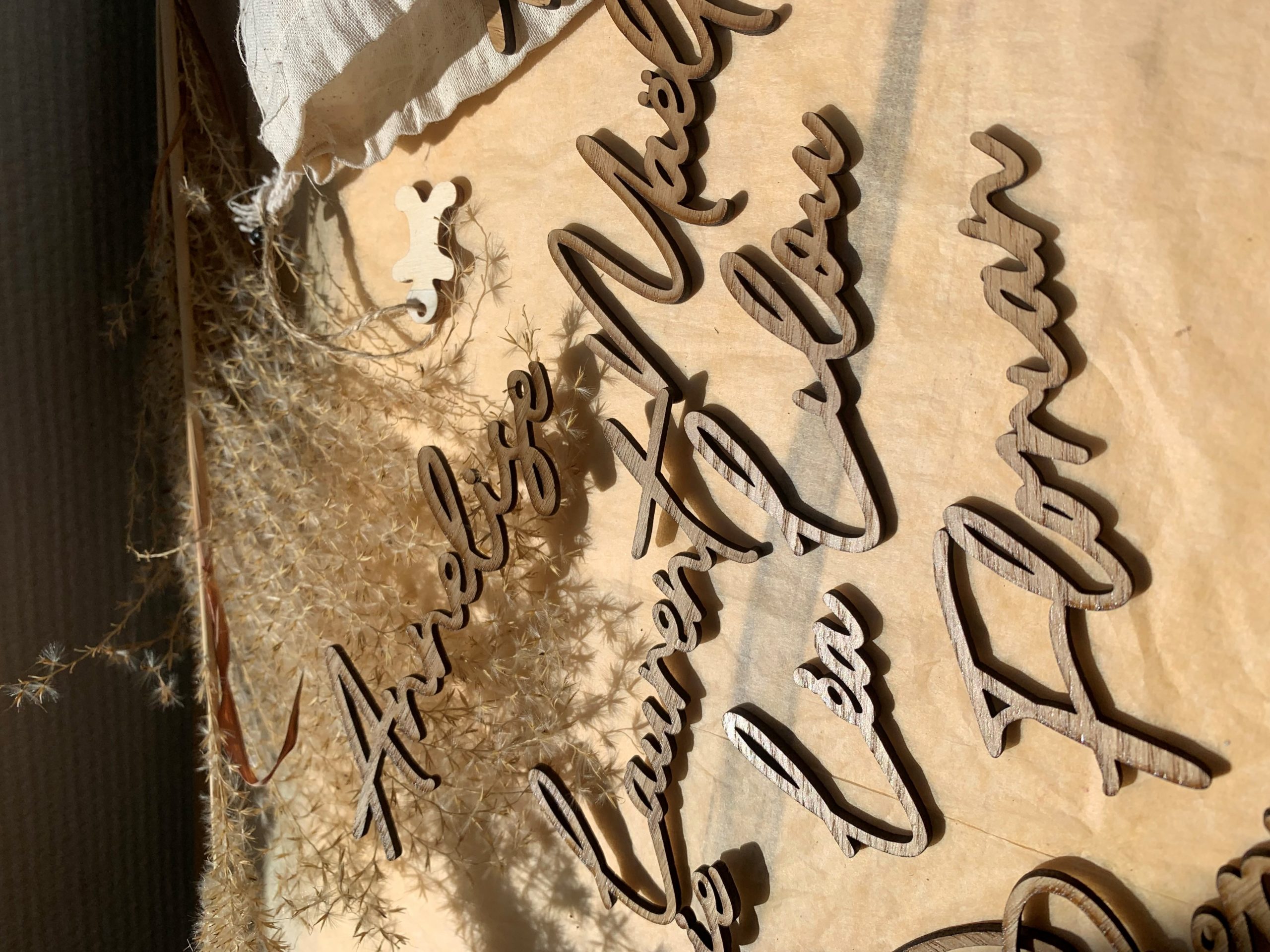 Marque place en bois, marque-place plexi