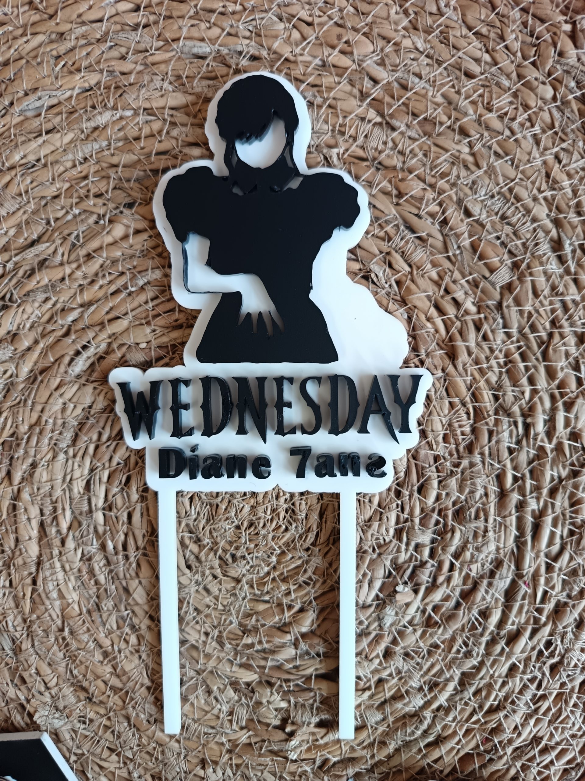 Topper de gâteau personnalisé “Mercredi Addams”