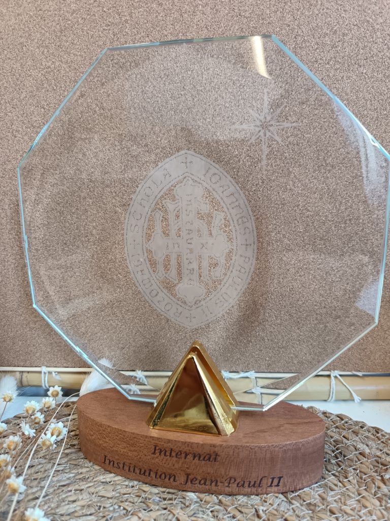 trophée octogonale